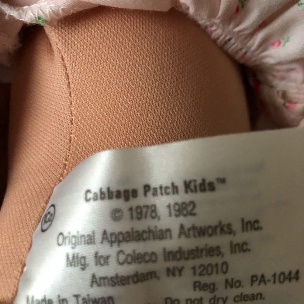 1985 Cabbage Patch Doll. - Picture 3 of 6